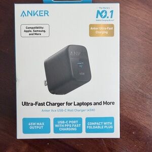 Anker White USB-C Charger with Fast-Charging Technology